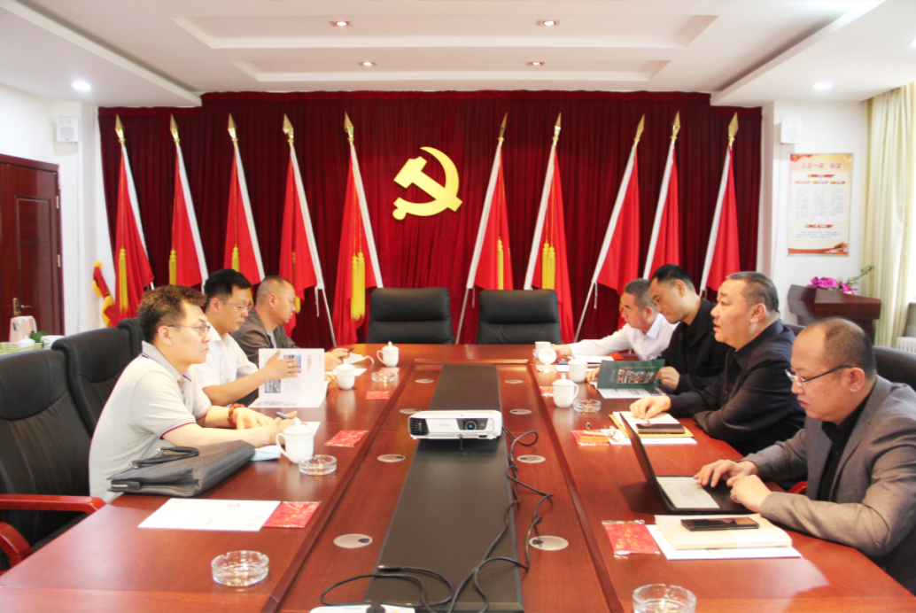 興業(yè)銀行呼和浩特分行普惠金融中心負(fù)責(zé)人李喜平一行來(lái)協(xié)會(huì)座談交流